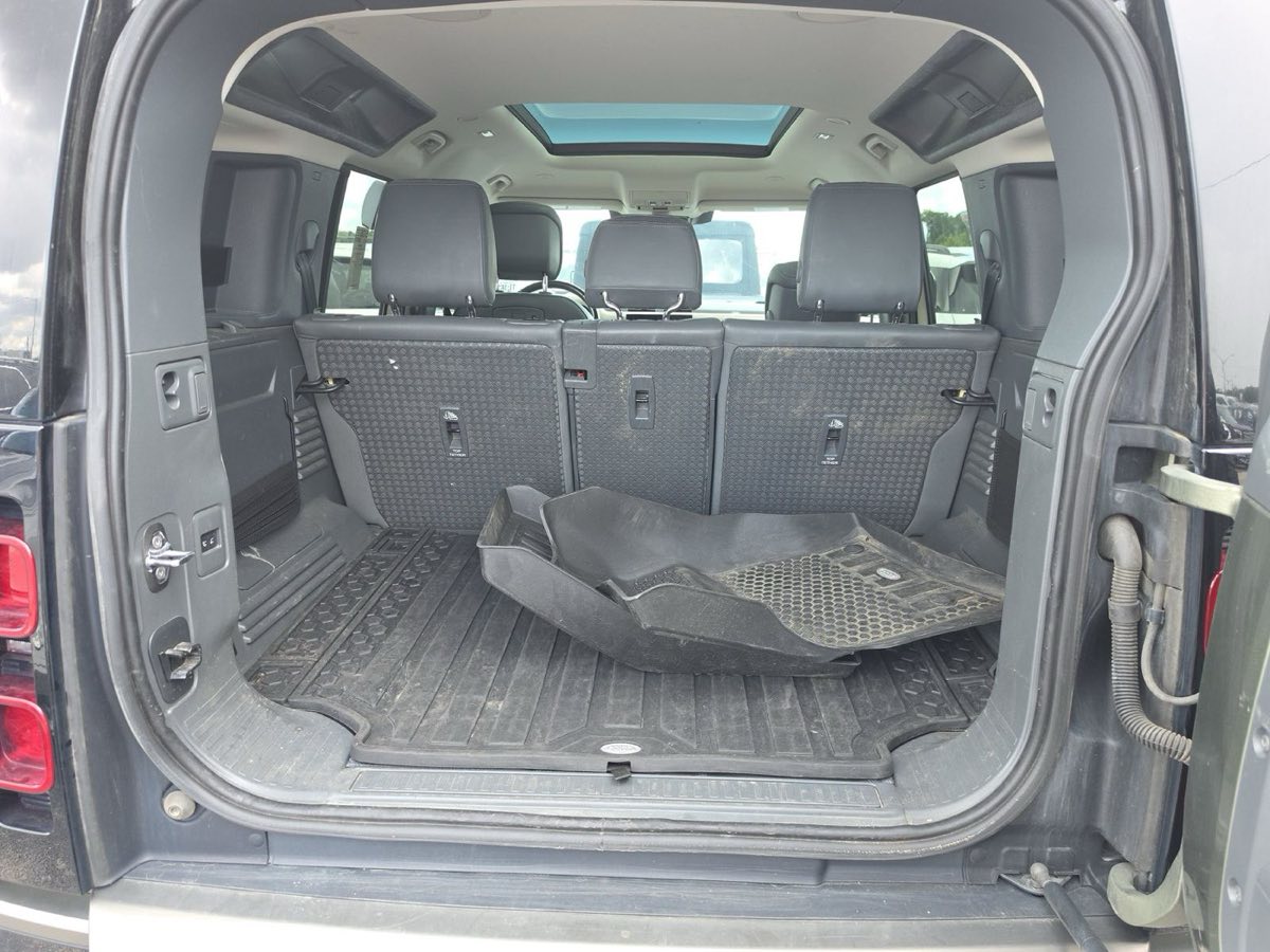 2022 Land Rover Defender 110 X-Dynamic HSE photo 16