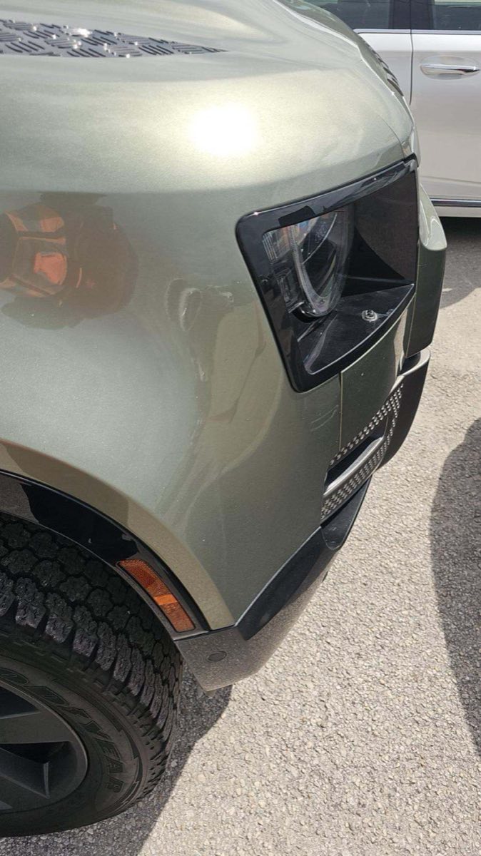 2022 Land Rover Defender 110 X-Dynamic HSE photo 23