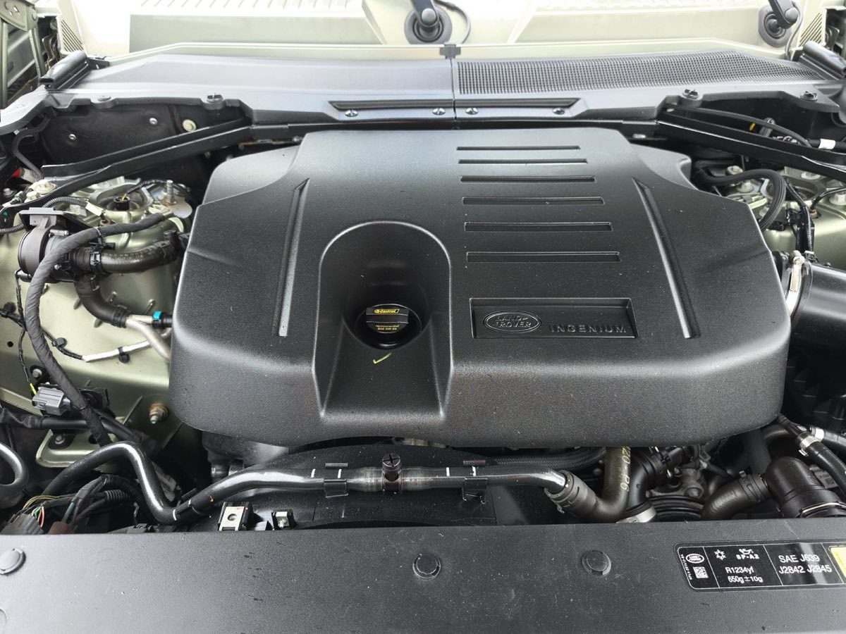 2022 Land Rover Defender 110 X-Dynamic HSE photo 15