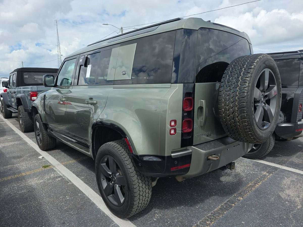 2022 Land Rover Defender 110 X-Dynamic HSE photo 4