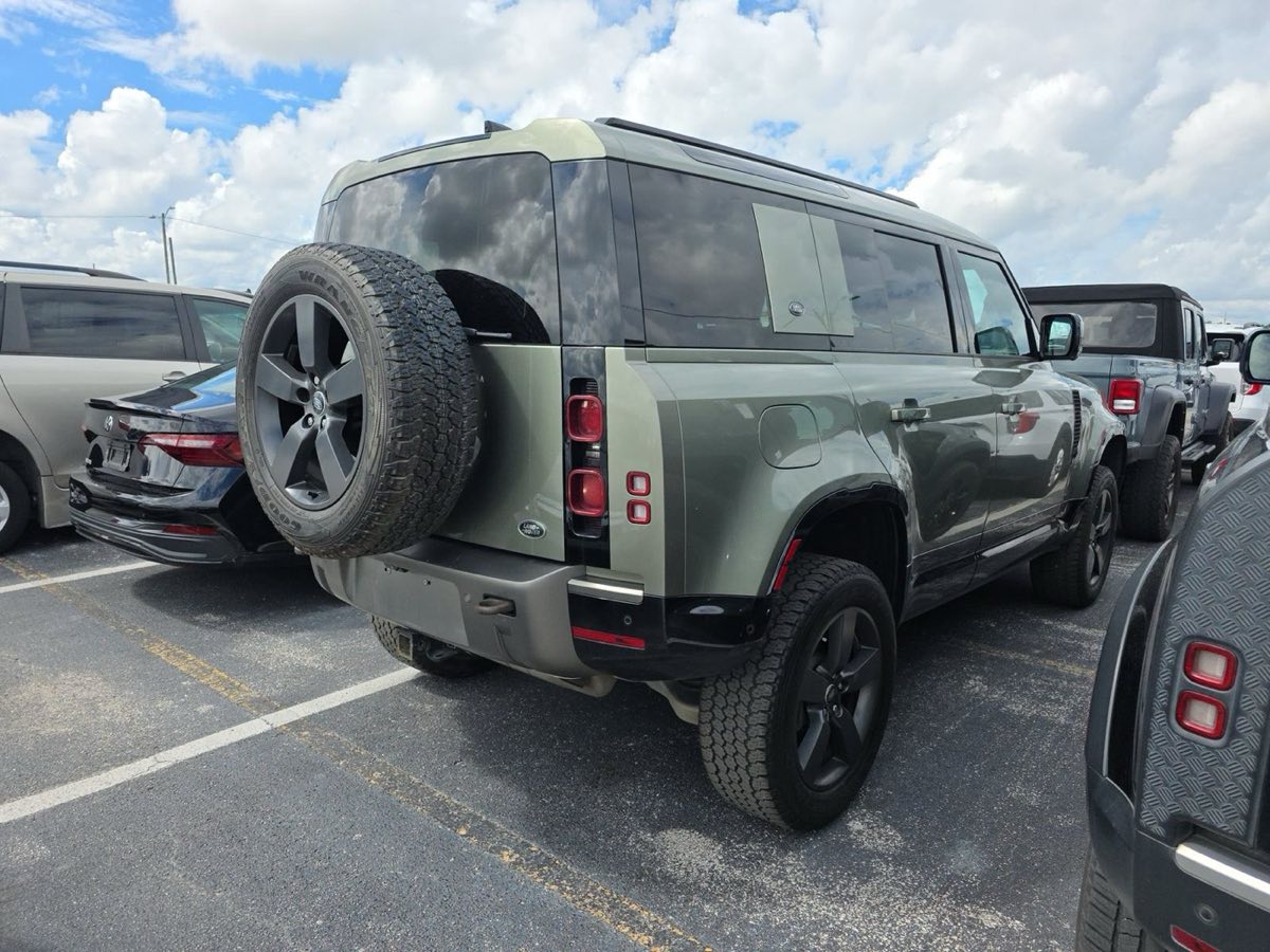 2022 Land Rover Defender 110 X-Dynamic HSE photo 5