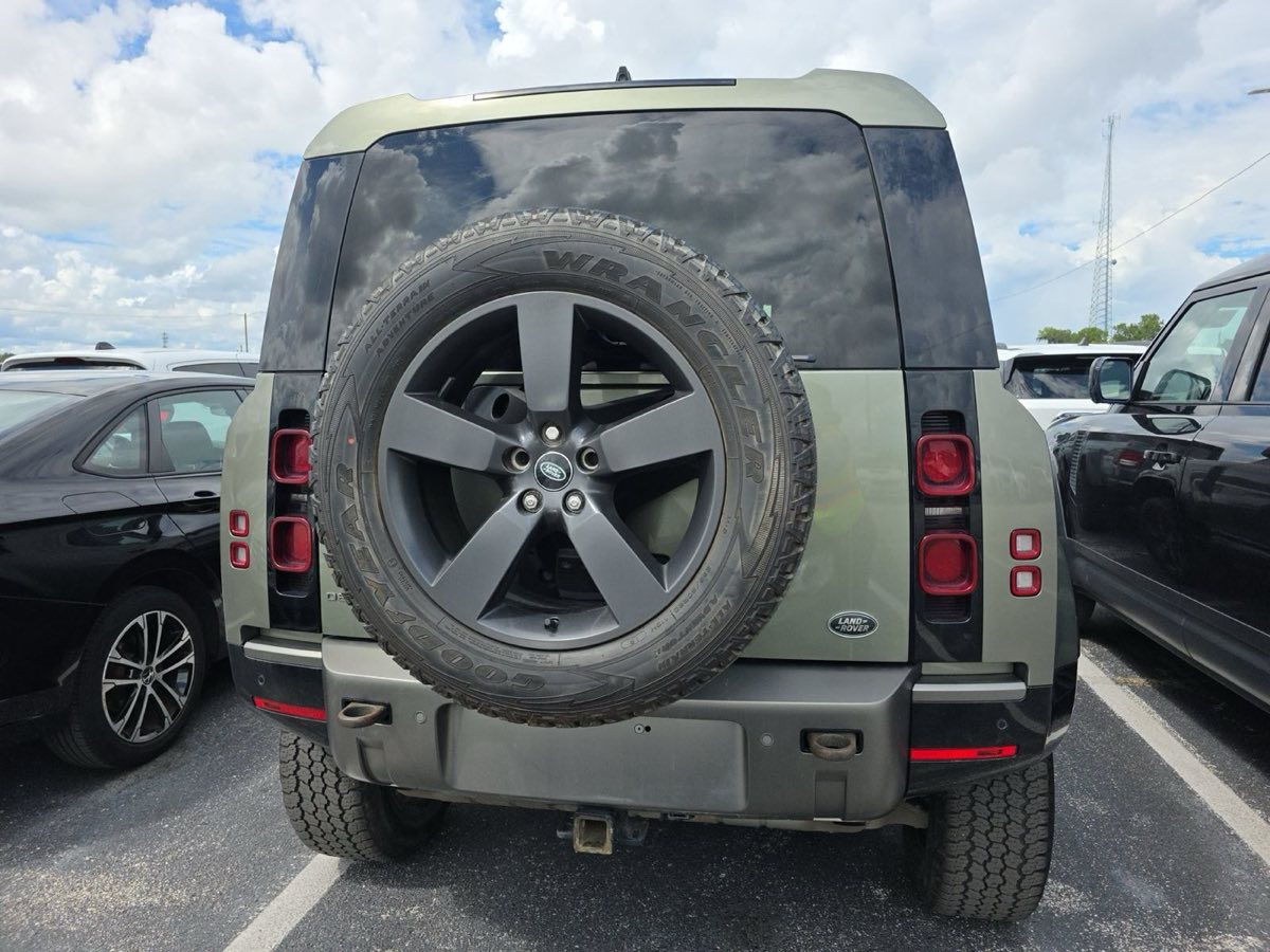 2022 Land Rover Defender 110 X-Dynamic HSE photo 6