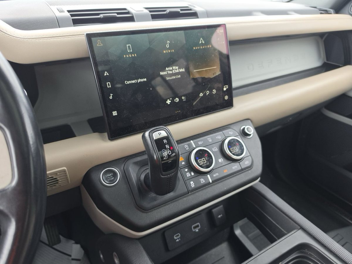 2022 Land Rover Defender 110 X-Dynamic HSE photo 12