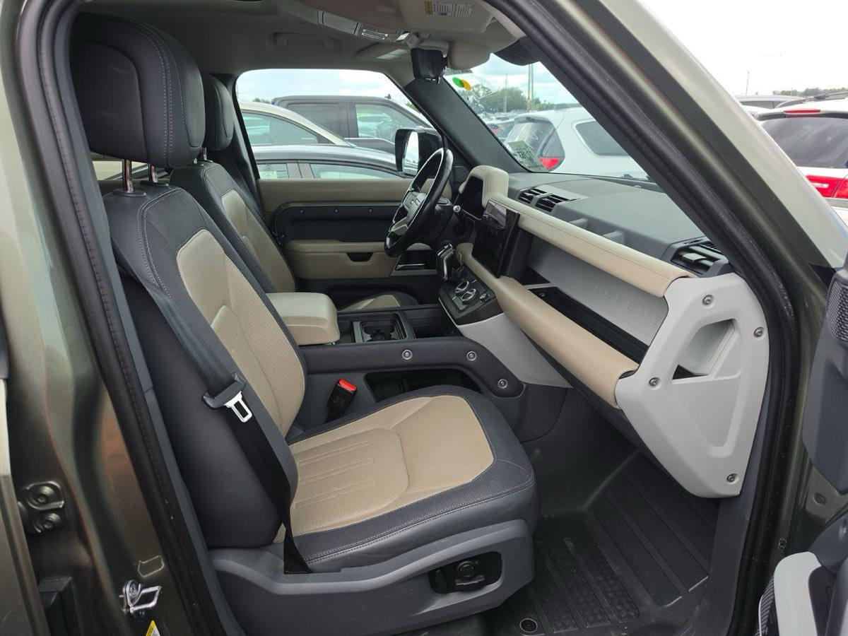 2022 Land Rover Defender 110 X-Dynamic HSE photo 7