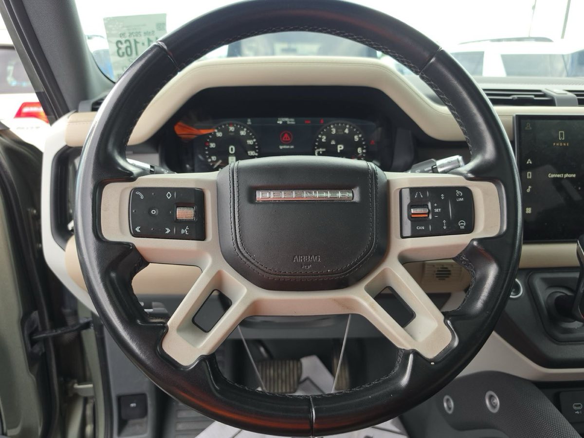 2022 Land Rover Defender 110 X-Dynamic HSE photo 11
