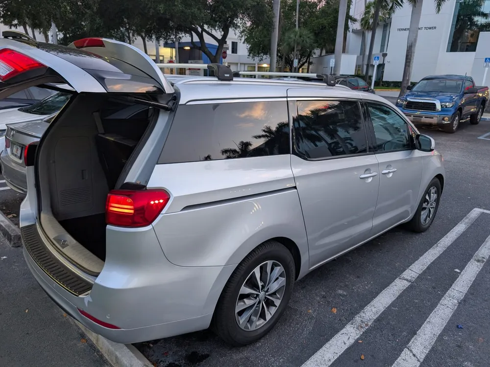 2016 Kia Sedona EX 8