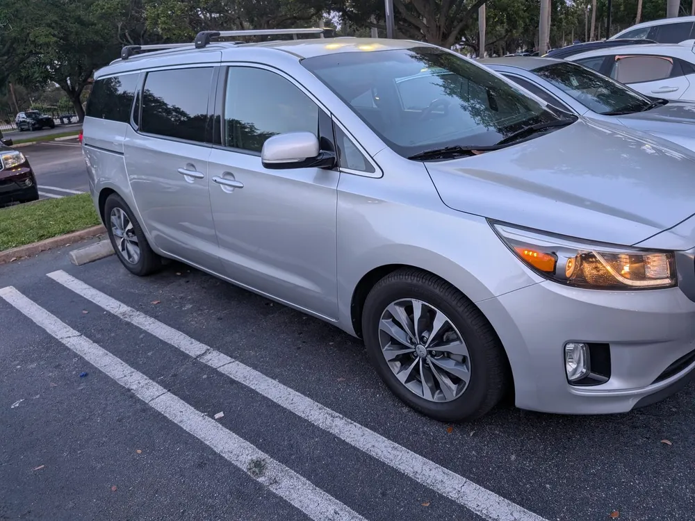 2016 Kia Sedona EX 9