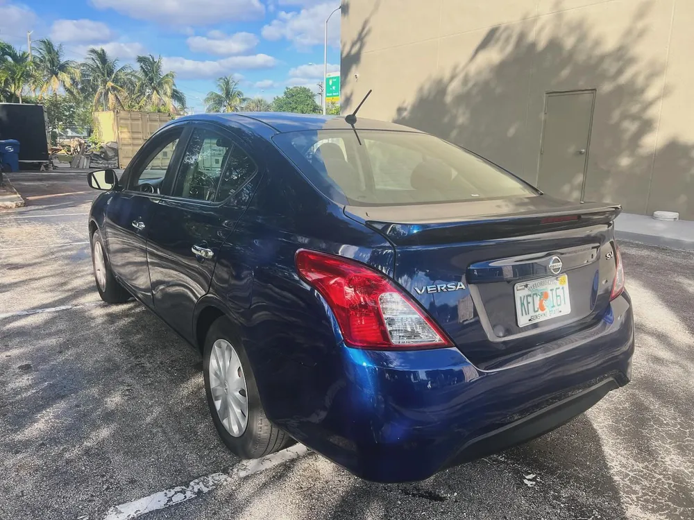 2019 Nissan Versa SV 5