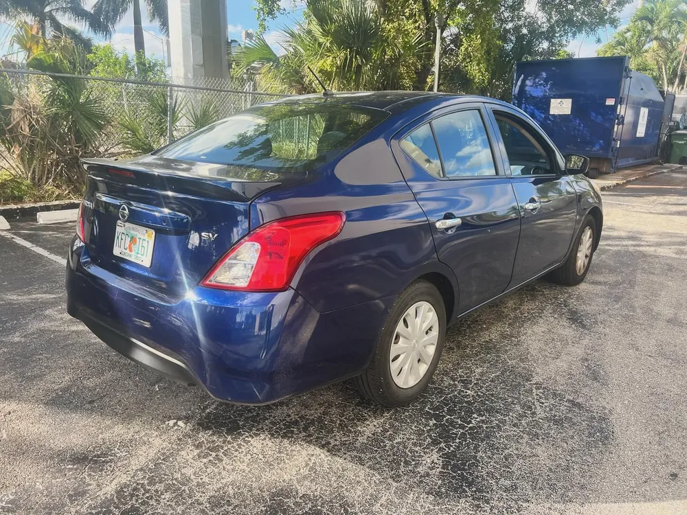 2019 Nissan Versa SV 6