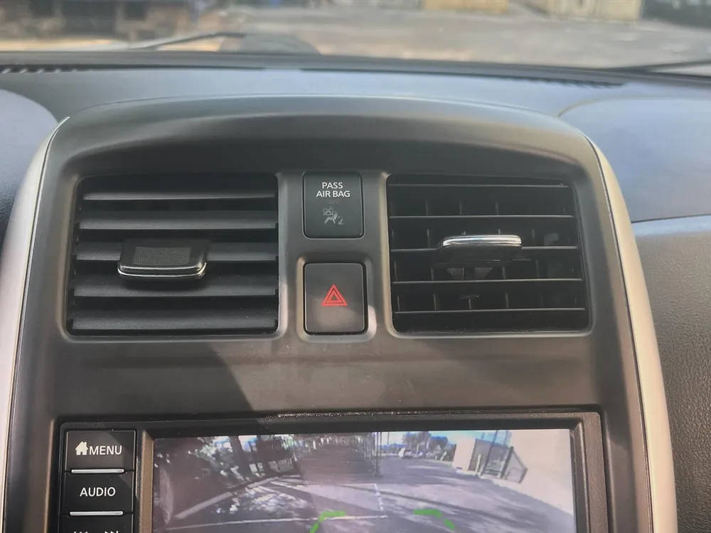 2019 Nissan Versa SV 9